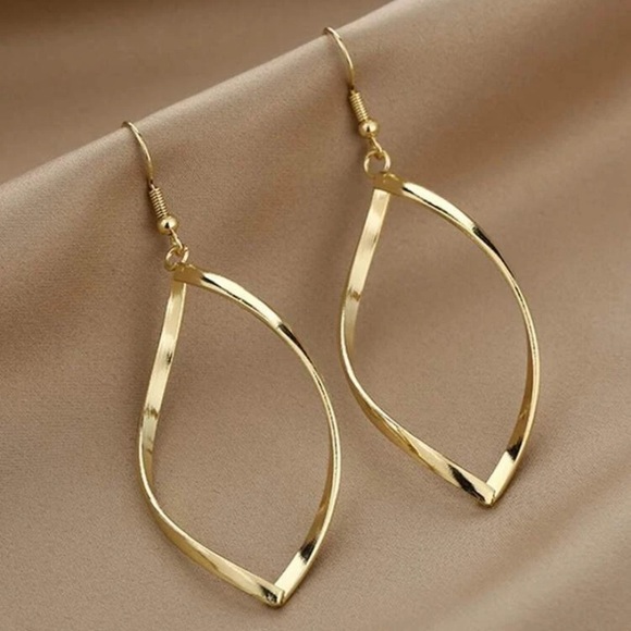 Jewelry - Gold Geometric Drop Earrings 3/$30
